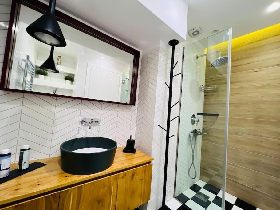 Redstripes Apartment テッサロニキ エクステリア 写真